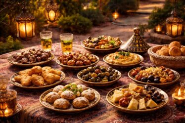 découvrez 10 recettes incontournables pour un apéro marocain réussi et épatez vos invités avec des saveurs authentiques et conviviales.