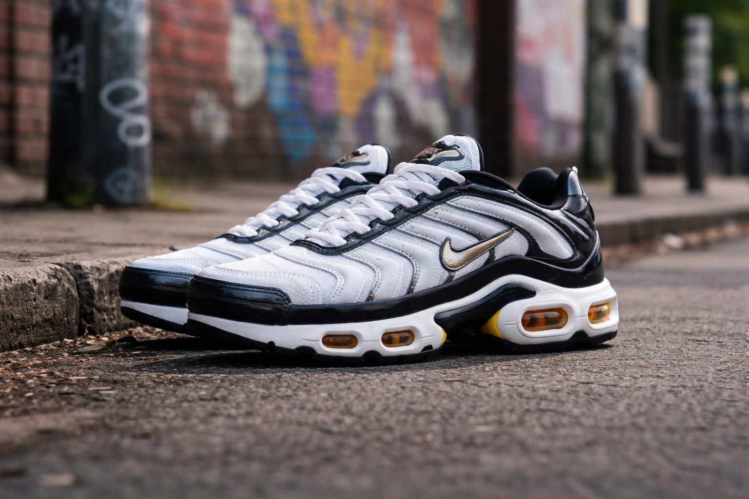 découvrez pourquoi les baskets nike tn sont un incontournable du streetwear, alliant style iconique et confort optimal pour un look urbain réussi.