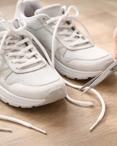 découvrez des méthodes simples et efficaces pour raccourcir des lacets de chaussures trop longs et éviter qu'ils ne gênent votre confort.